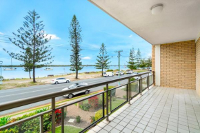 Beach & Wave Break Island Views Surfers Paradise